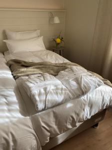 Postel nebo postele na pokoji v ubytování LaSpa Beach House