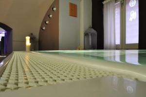 Bazén v ubytování Grand Hotel Piazza Borsa nebo v jeho okolí