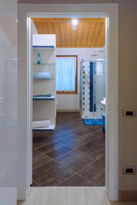 A bathroom at Appartamento incantevole con parcheggio privato