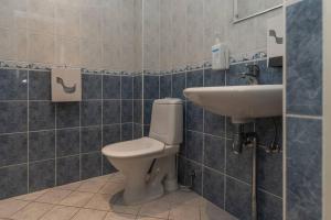 Et badeværelse på Püha Vaimu külaliskorter + 20 billeder