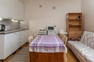 Køkken eller tekøkken på Püha Vaimu külaliskorter