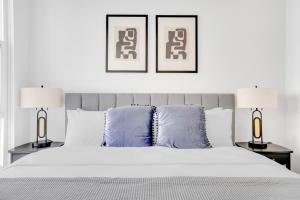 a bedroom with a white bed with two lamps at Redwood City 1BR w Roof Gym WD nr Caltrain SFO-959 in Redwood City