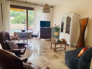 Fotografia z galérie ubytovania Charmant F2** avec Terrasse et Garage - Proche Thermes, Centre-Ville et Wifi - Amélie-les-Bains - FR-1-703-30 v destinácii Amélie-les-Bains-Palalda