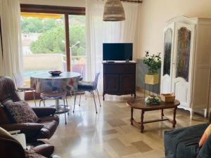 Fotografia z galérie ubytovania Charmant F2** avec Terrasse et Garage - Proche Thermes, Centre-Ville et Wifi - Amélie-les-Bains - FR-1-703-30 v destinácii Amélie-les-Bains-Palalda