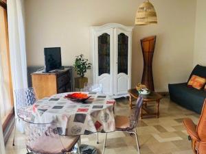 Fotografia z galérie ubytovania Charmant F2** avec Terrasse et Garage - Proche Thermes, Centre-Ville et Wifi - Amélie-les-Bains - FR-1-703-30 v destinácii Amélie-les-Bains-Palalda