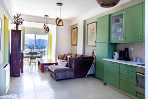 Η κουζίνα ή μικρή κουζίνα στο Lux House in a Private Area