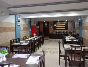 Un restaurante u otro lugar para comer en Green Palms Rubystone Exotic