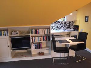 Knihovna v apartmánu