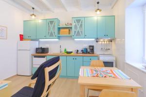 A kitchen or kitchenette at Kaminaki Beachfront Apartments