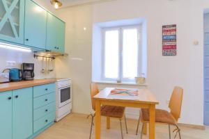 A kitchen or kitchenette at Kaminaki Beachfront Apartments
