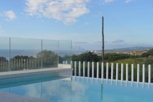 Basen w obiekcie Villa Eliseo - private pool and sea views I 2400 lub w pobliżu