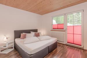 Кровать или кровати в номере Haus Sonnenheim