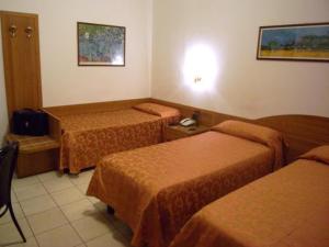 En eller flere senge i et værelse på HOTEL e TRATTORIA FRIULANA AL TAJ