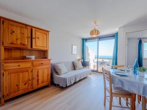 Posezení v ubytování Apartment Front de Mer-8 by Interhome