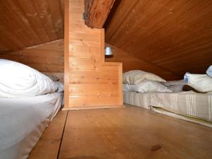 Posteľ alebo postele v izbe v ubytovaní Chalet Hüttl by Interhome + 30 fotografií