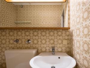 Ein Badezimmer in der Unterkunft Apartment B715 by Interhome