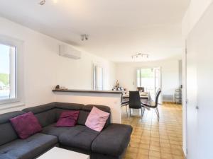 Posezení v ubytování Holiday Home Petrocq by Interhome