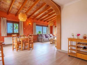 Część wypoczynkowa w obiekcie Villa Cala Torta Na Moli by Interhome
