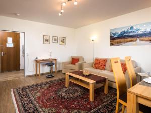 Χώρος καθιστικού στο Apartment B901 by Interhome +28 φωτογραφίες