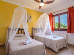 Łóżko lub łóżka w pokoju w obiekcie Villa Cala Torta Na Moli by Interhome