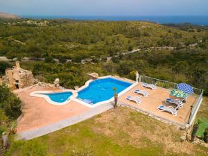 Basen w obiekcie Villa Cala Torta Na Moli by Interhome lub w pobliżu