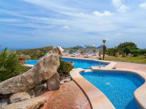 Basen w obiekcie Villa Cala Torta Na Moli by Interhome lub w pobliżu