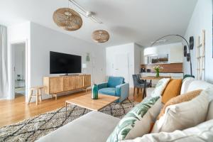 Μια τηλεόραση ή/και κέντρο ψυχαγωγίας στο Przy Plaży - City Apartments