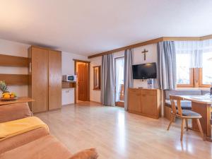 Televízia a/alebo spoločenská miestnosť v ubytovaní Apartment Apart Romantica-1 by Interhome