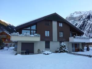 Apartment Chalet Bergblick by Interhome saat musim dingin