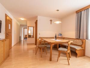 Zdjęcie z galerii obiektu Apartment Apart Romantica-3 by Interhome w mieście Kappl