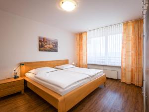 Ένα ή περισσότερα κρεβάτια σε δωμάτιο στο Apartment B905 by Interhome