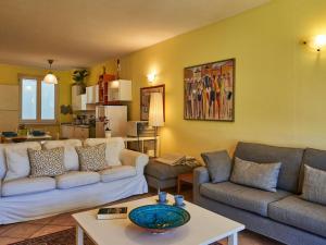 A seating area at Apartment Poggio degli Ulivi by Interhome Még 28 kép