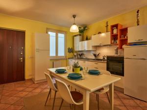 A kitchen or kitchenette at Apartment Poggio degli Ulivi by Interhome