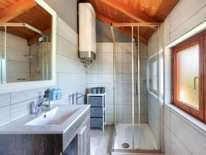 Koupelna v ubytování Holiday Home Minja by Interhome