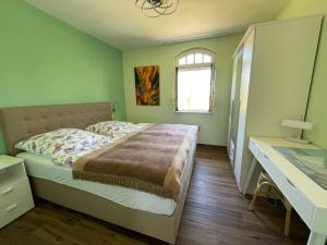 Postel nebo postele na pokoji v ubytování Apartment Tulpe by Interhome