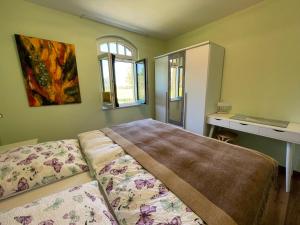 Postel nebo postele na pokoji v ubytování Apartment Tulpe by Interhome