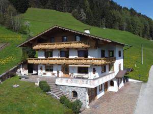 Budova, kde se apartmán nachází + 35 fotografií