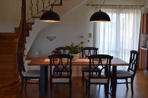 Χώρος καθιστικού στο Grand Villa Lagonisi