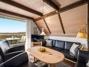 Posezení v ubytování Holiday Home Thorbjörn - from the sea by Interhome + 23 fotografií