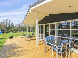 Zahrada ubytování Holiday Home Troels - 750m from the sea by Interhome