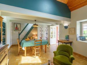 a dining room with a table and chairs at Holiday Home Entre terre et mer by Interhome in Pouldreuzic