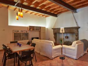 Кухня или мини-кухня в Holiday Home La Cascina by Interhome

