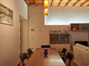 Гостиная зона в Holiday Home La Cascina by Interhome