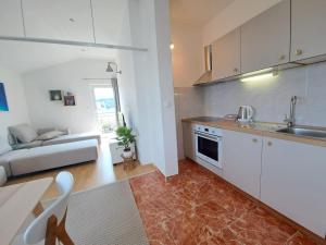 Kuchyňa alebo kuchynka v ubytovaní Villa Porto