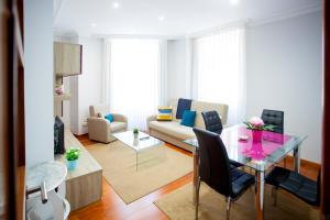 Posedenie v ubytovaní Apartamentos Villa Zoila Baiona