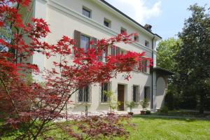 a house with red leaves on the side of it at Certosa di Ferrara Wonderful Villa x12! in Ferrara