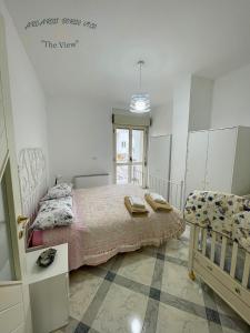 Ένα ή περισσότερα κρεβάτια σε δωμάτιο στο Arcaroli Borgo Vico "The View"