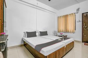 a bedroom with a large bed in a room at Hotel O Homely Stay in Aurangabad