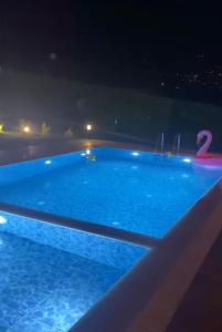 Bazén v ubytování Karabak Villa nebo v jeho okolí