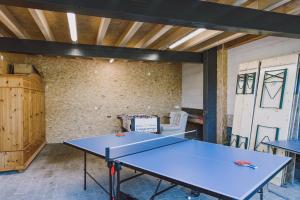 Stolní tenis v ubytování Guggis boarding Fewo inkl Büro nebo okolí